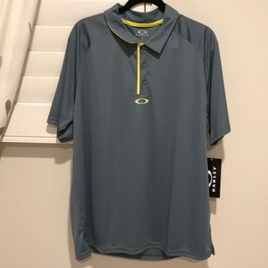 Men’s Oakley polo shirt.